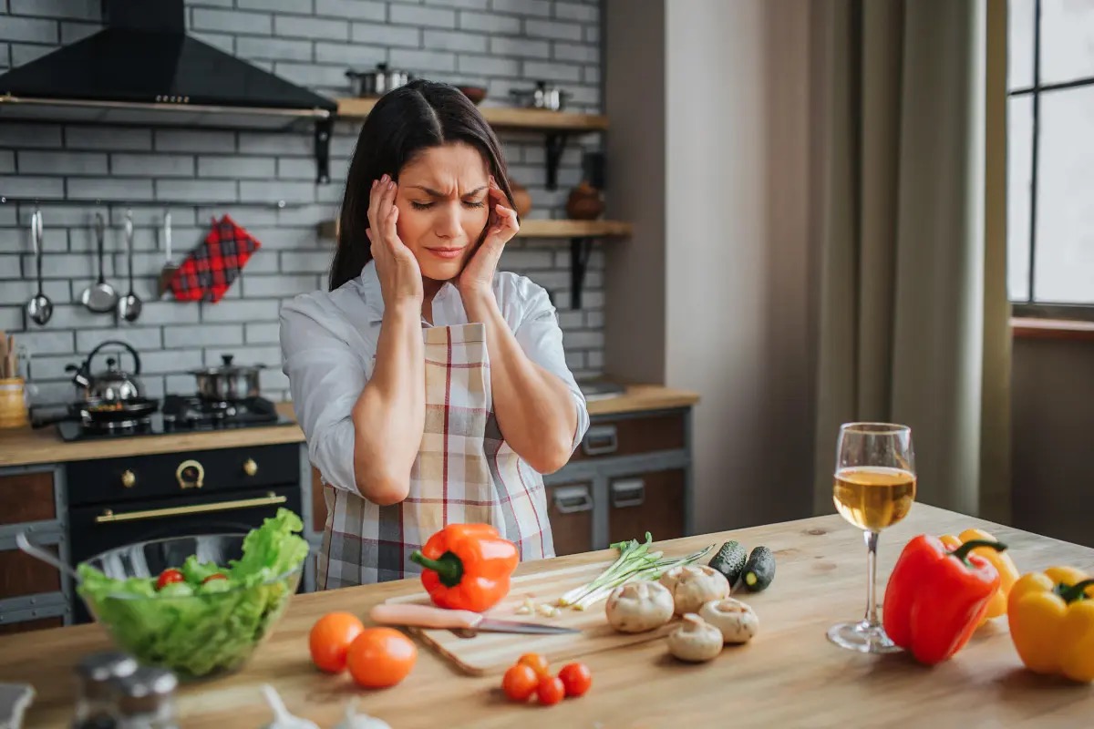 Mal di testa e alimentazione: cosa sapere per prevenire e gestire la cefalea