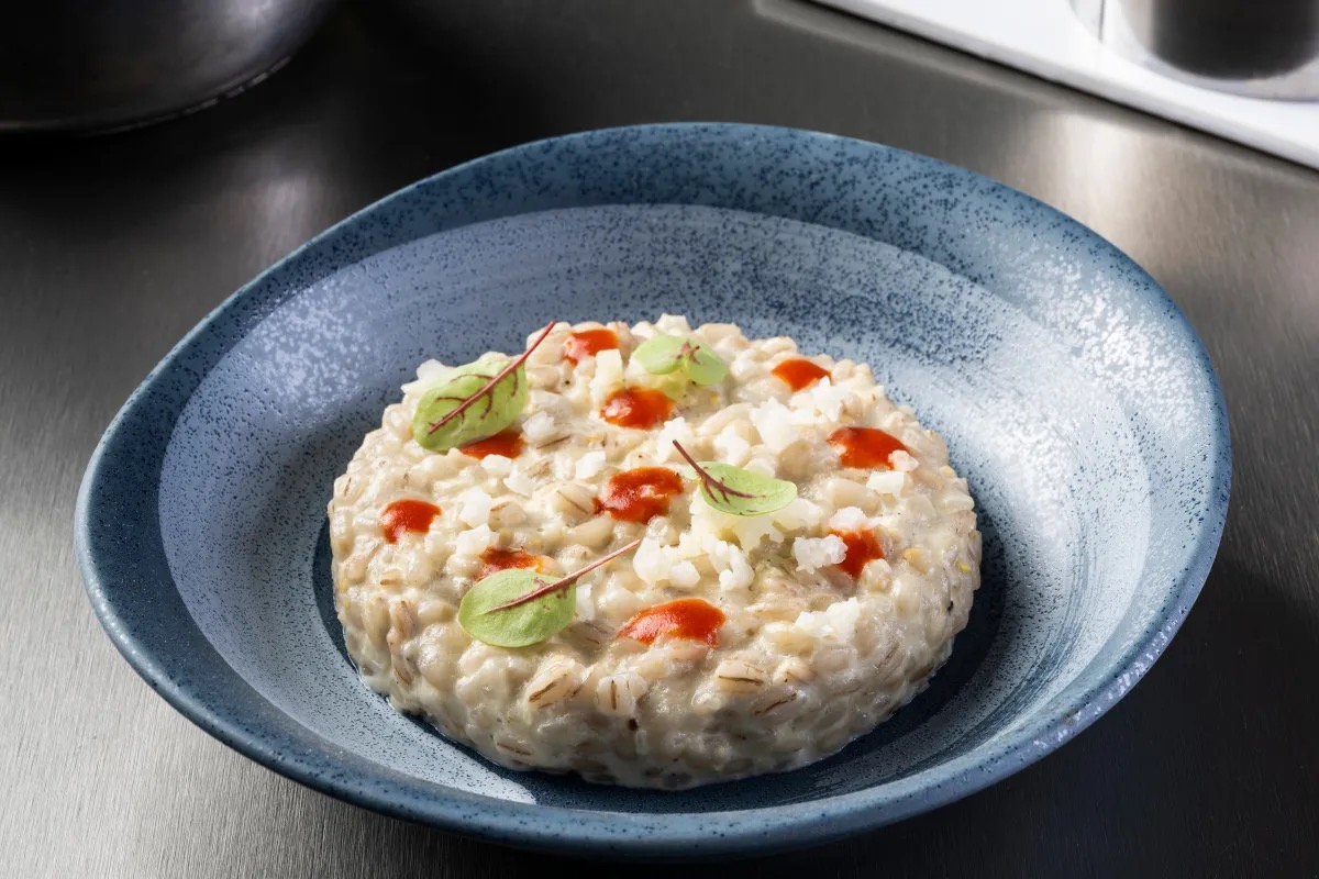  Orzotto in crema di cavolfiori, limone e salsa piccante