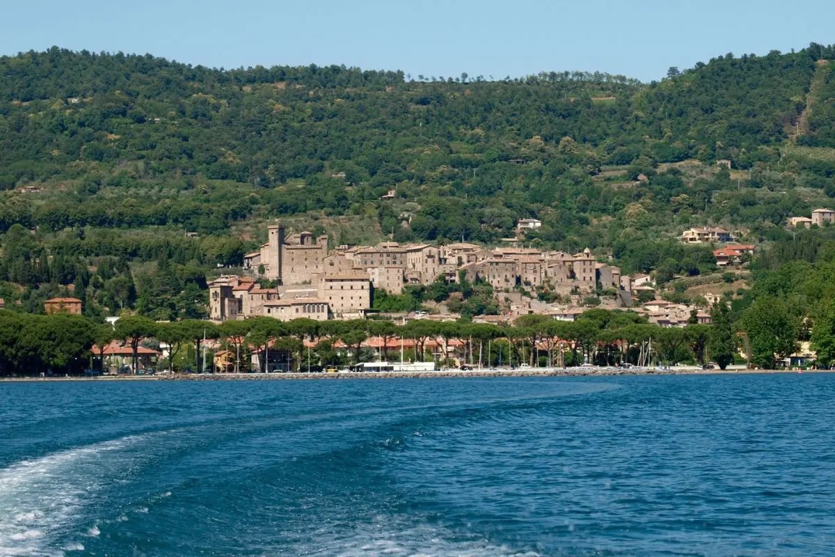 Bolsena si veste a festa: vino, fiori e musica per tutti i gusti