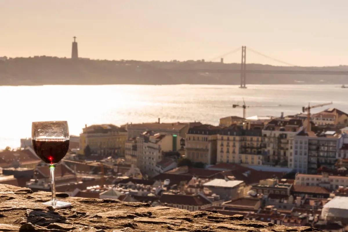  A Lisbona sulle tracce di Bacco: l'itinerario da seguire per gli amanti del vino