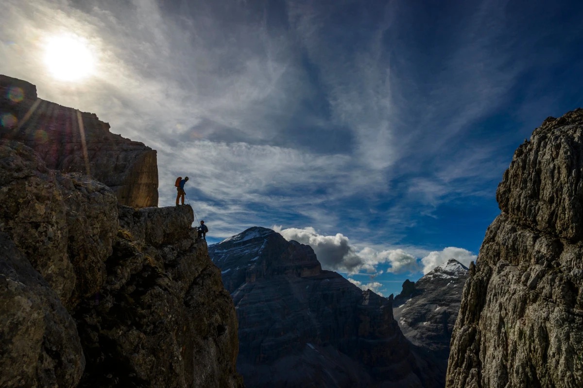  Avventure in alta quota: scopri i sentieri e i panorami più suggestivi delle Alpi